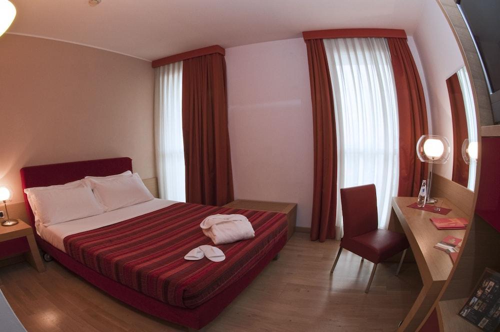 Hotel Remilia Reggio Emilia Exterior photo