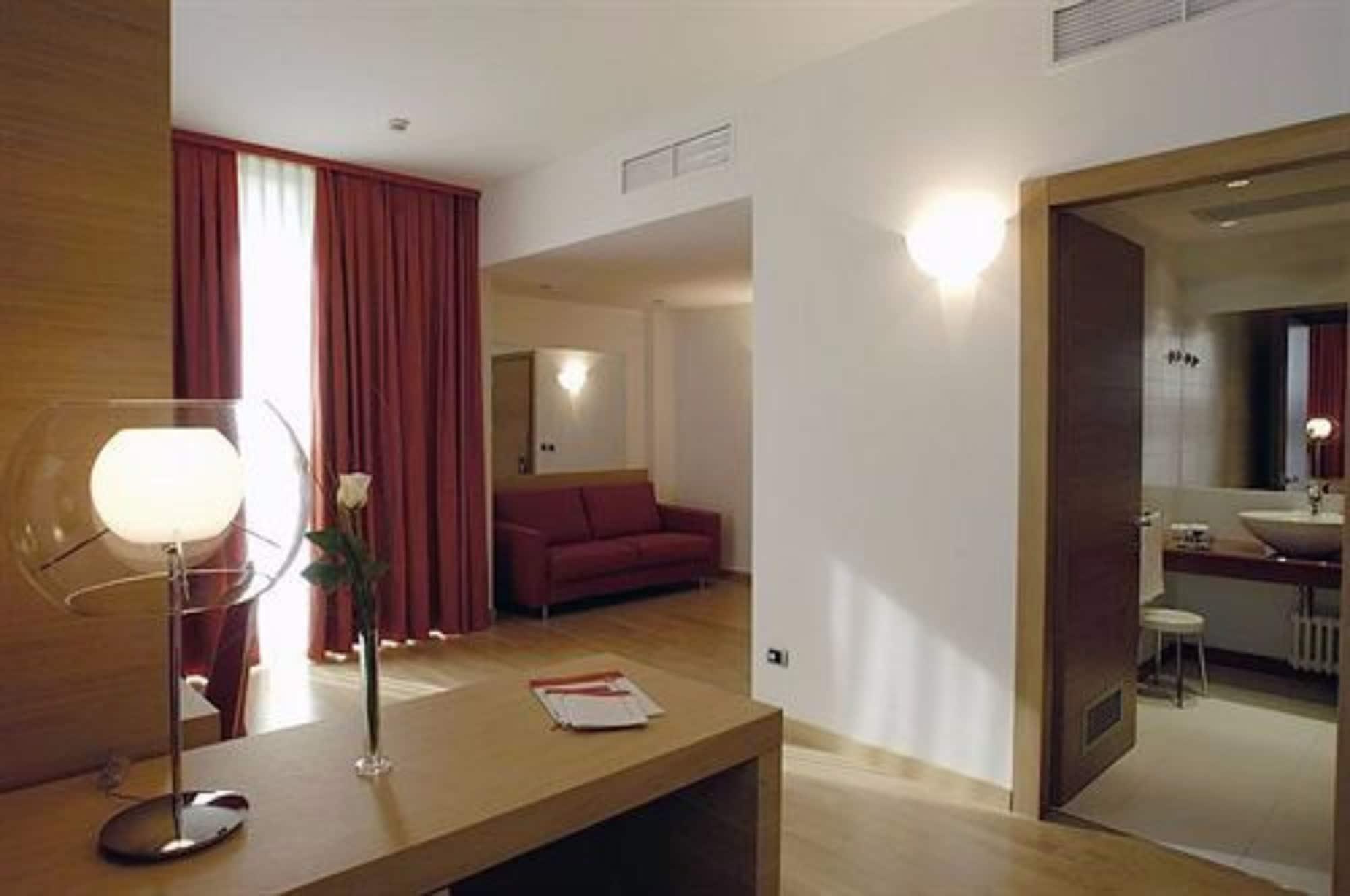 Hotel Remilia Reggio Emilia Exterior photo