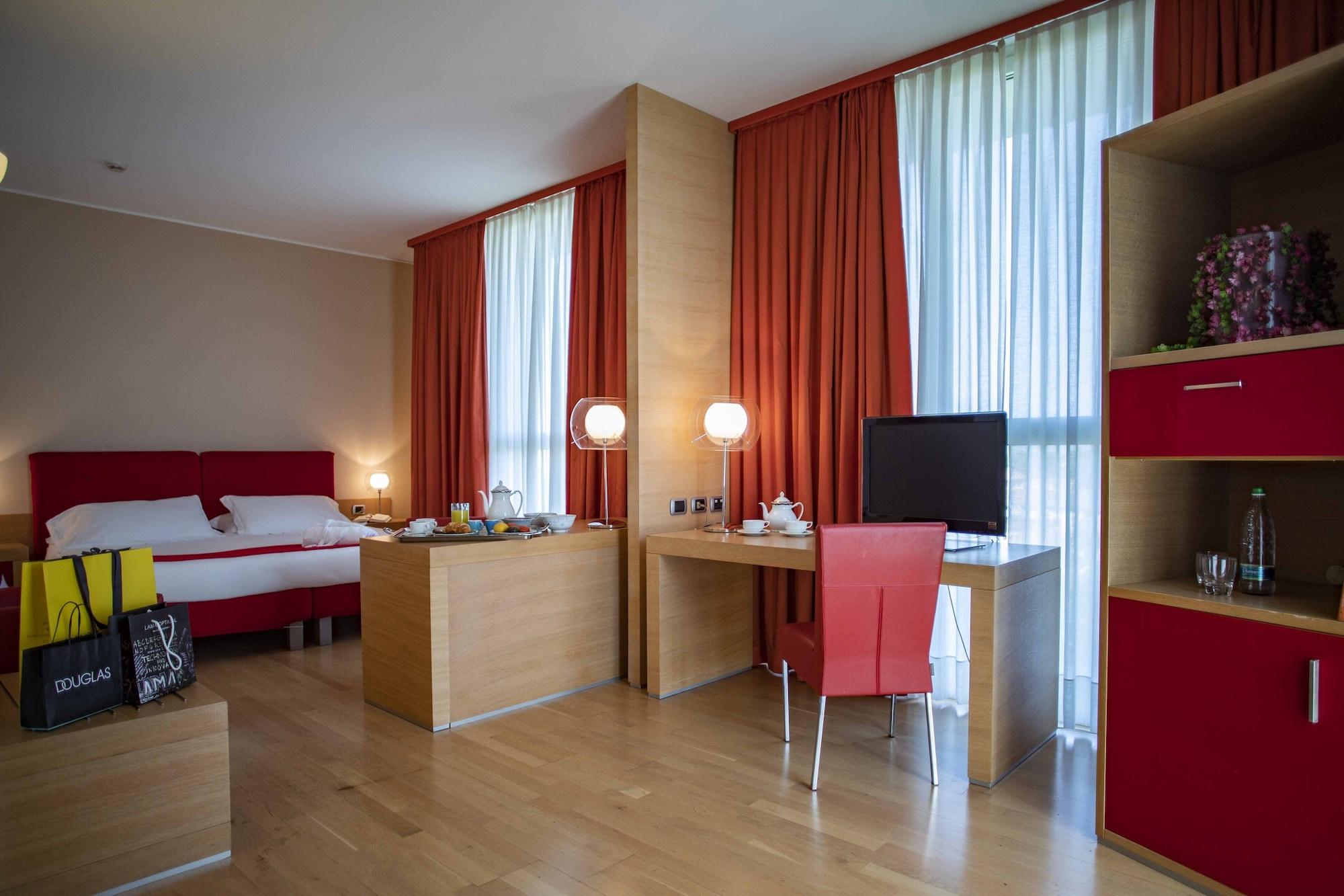 Hotel Remilia Reggio Emilia Exterior photo