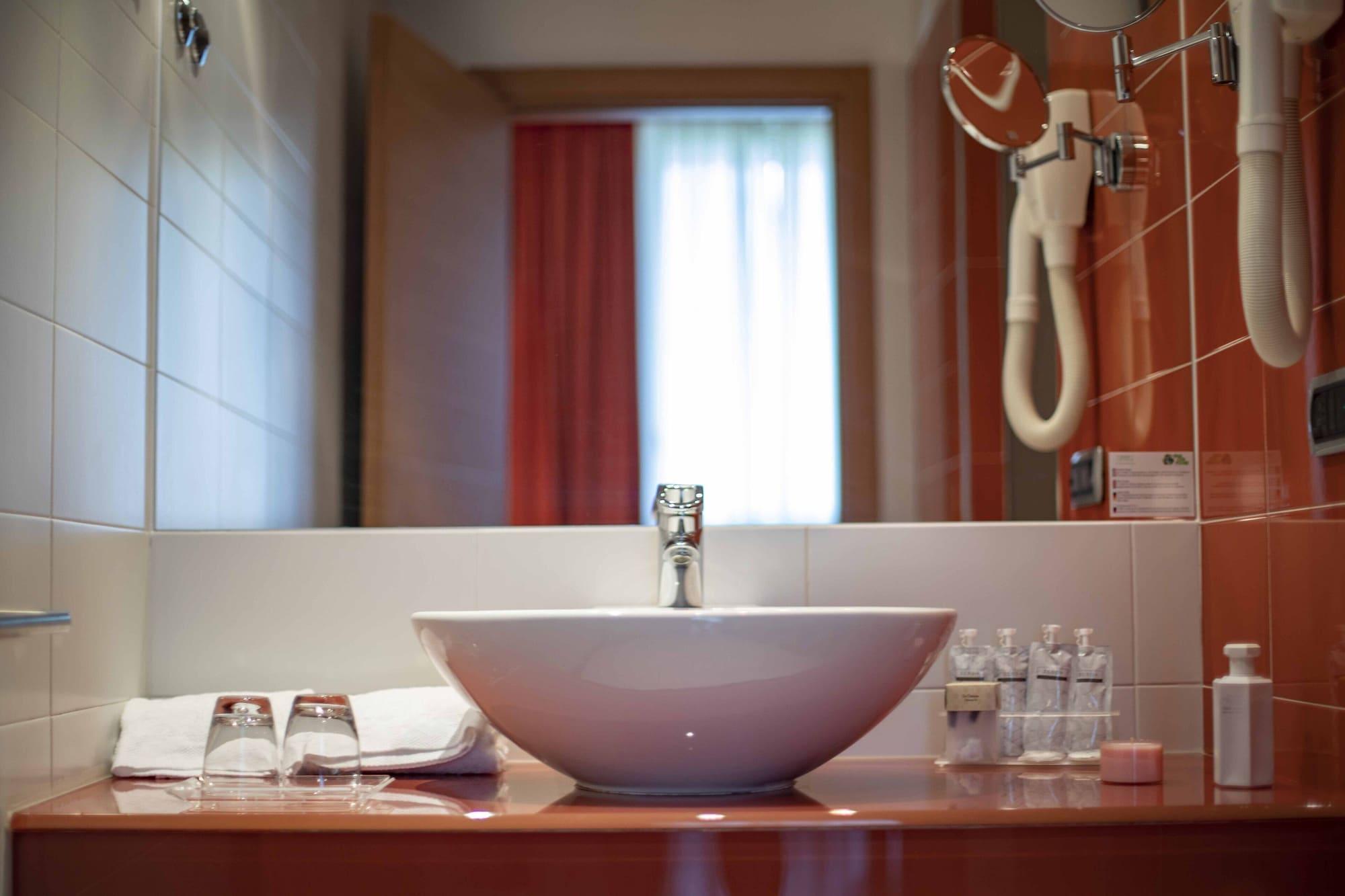 Hotel Remilia Reggio Emilia Exterior photo