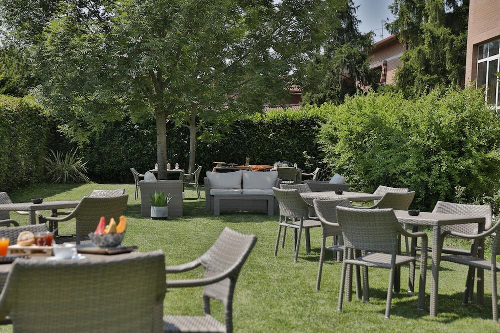 Hotel Remilia Reggio Emilia Exterior photo