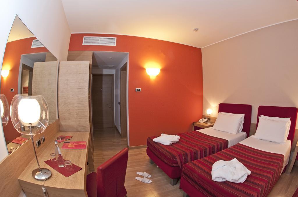 Hotel Remilia Reggio Emilia Exterior photo