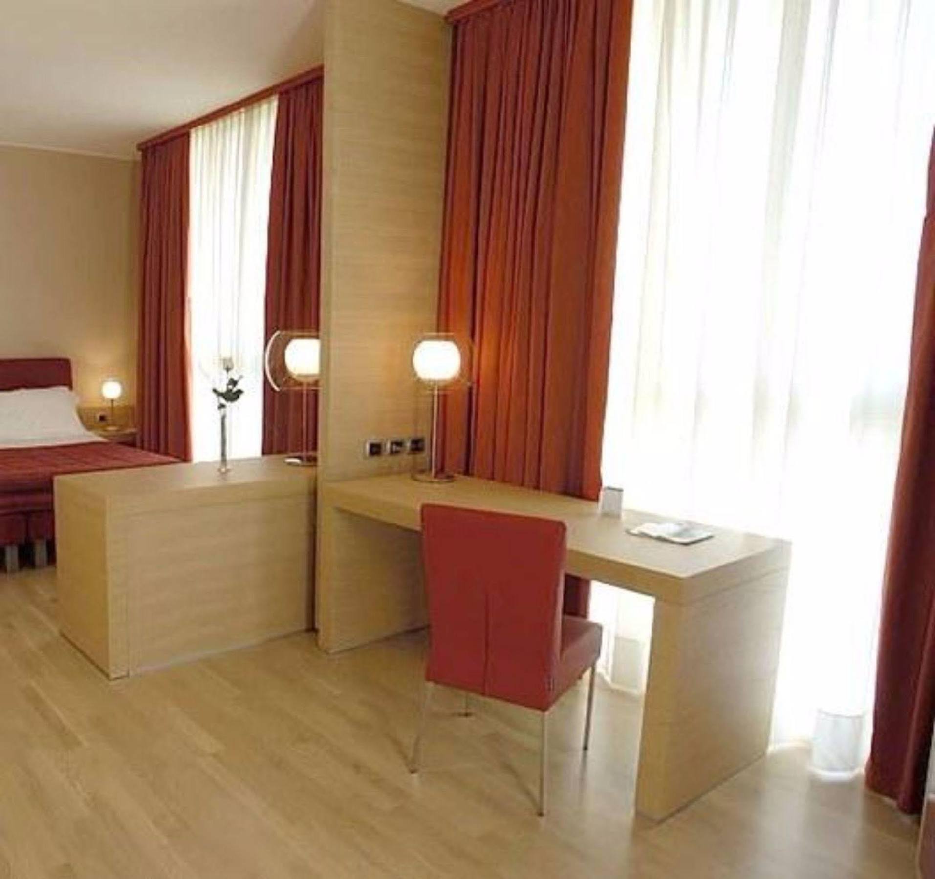 Hotel Remilia Reggio Emilia Exterior photo