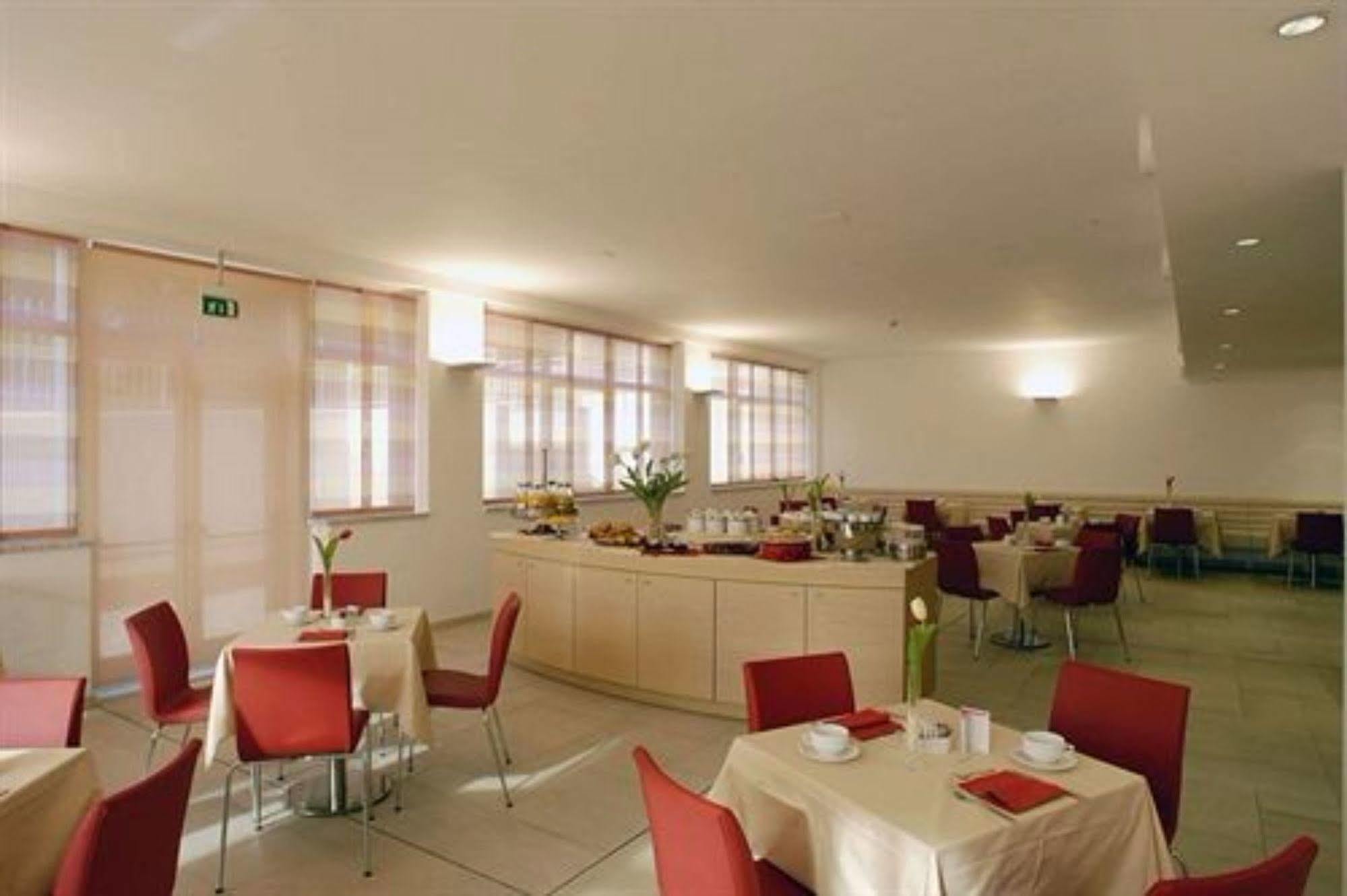 Hotel Remilia Reggio Emilia Exterior photo