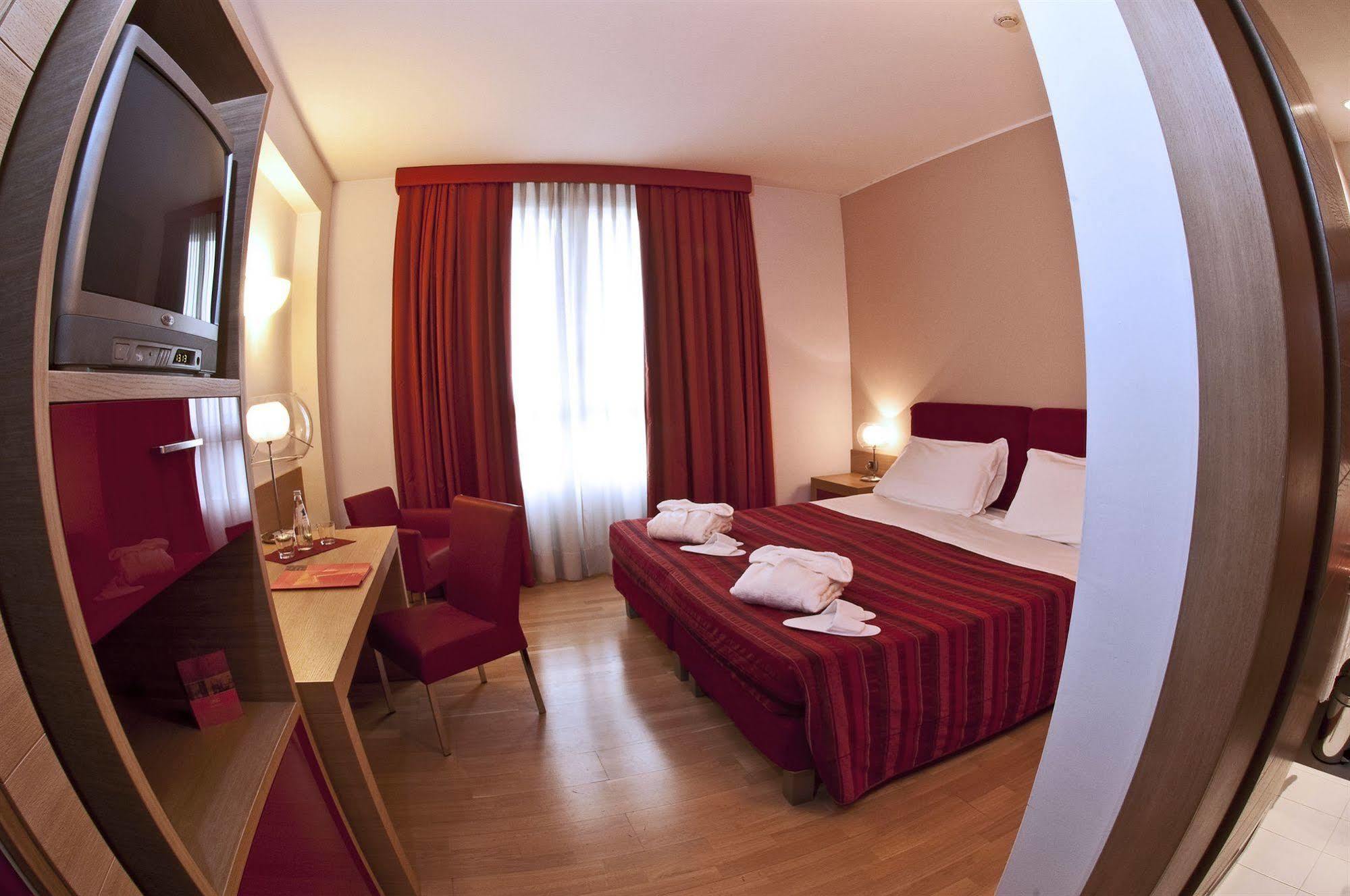Hotel Remilia Reggio Emilia Exterior photo